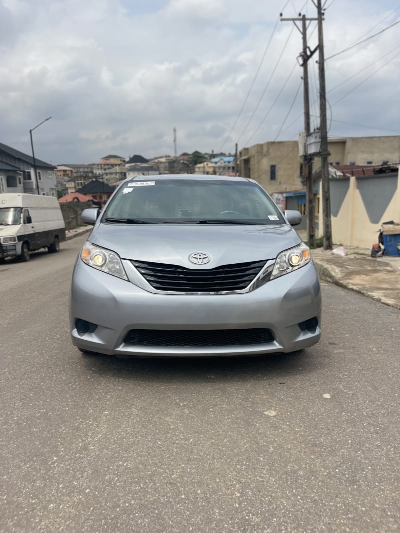 2016 TOYOTA TOYOTA Sienna LE