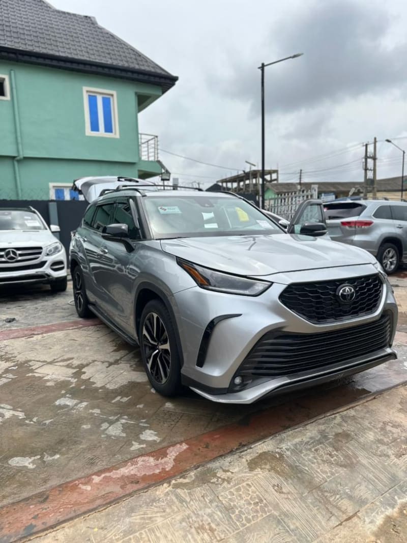 TOYOTA Grand Highlander Platinum Agege