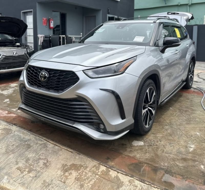 TOYOTA Grand Highlander Platinum Agege
