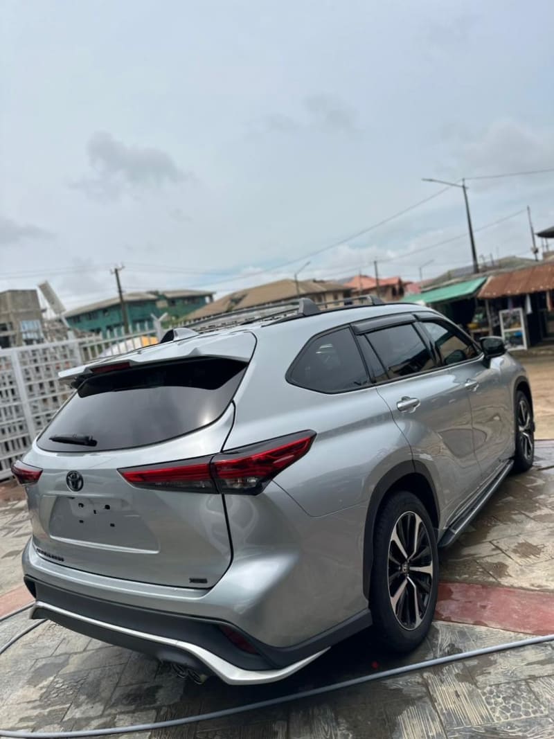 TOYOTA Grand Highlander Platinum Agege