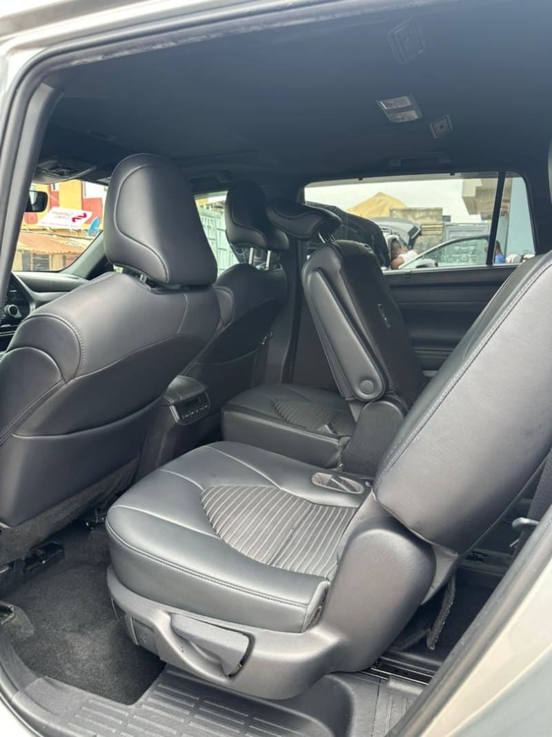 TOYOTA Grand Highlander Platinum Agege