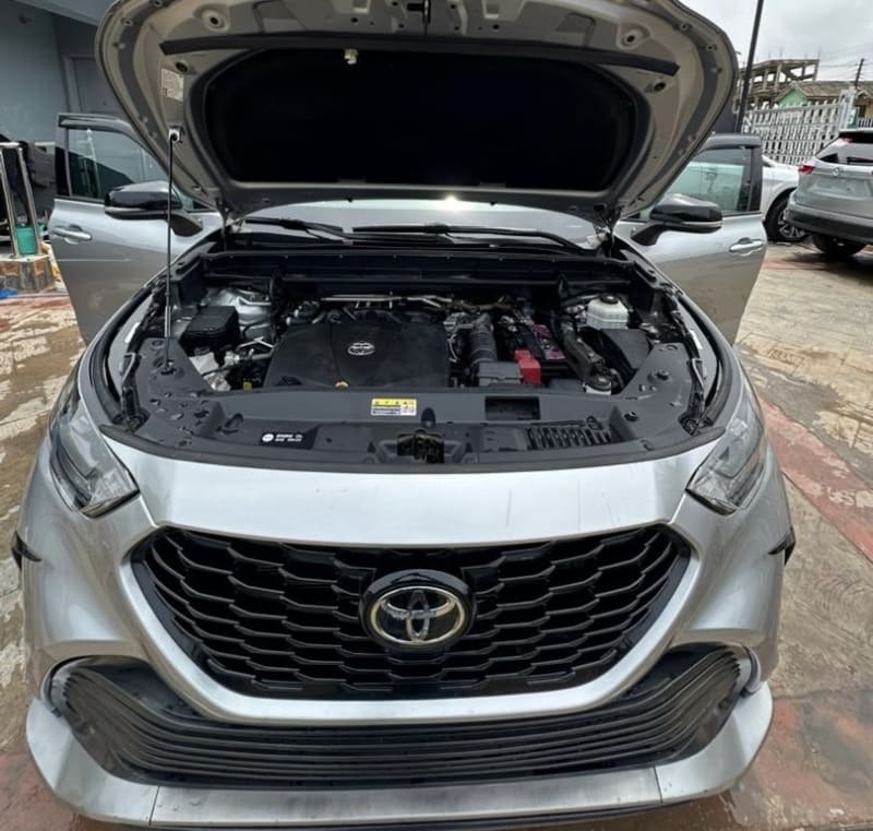 TOYOTA Grand Highlander Platinum Agege