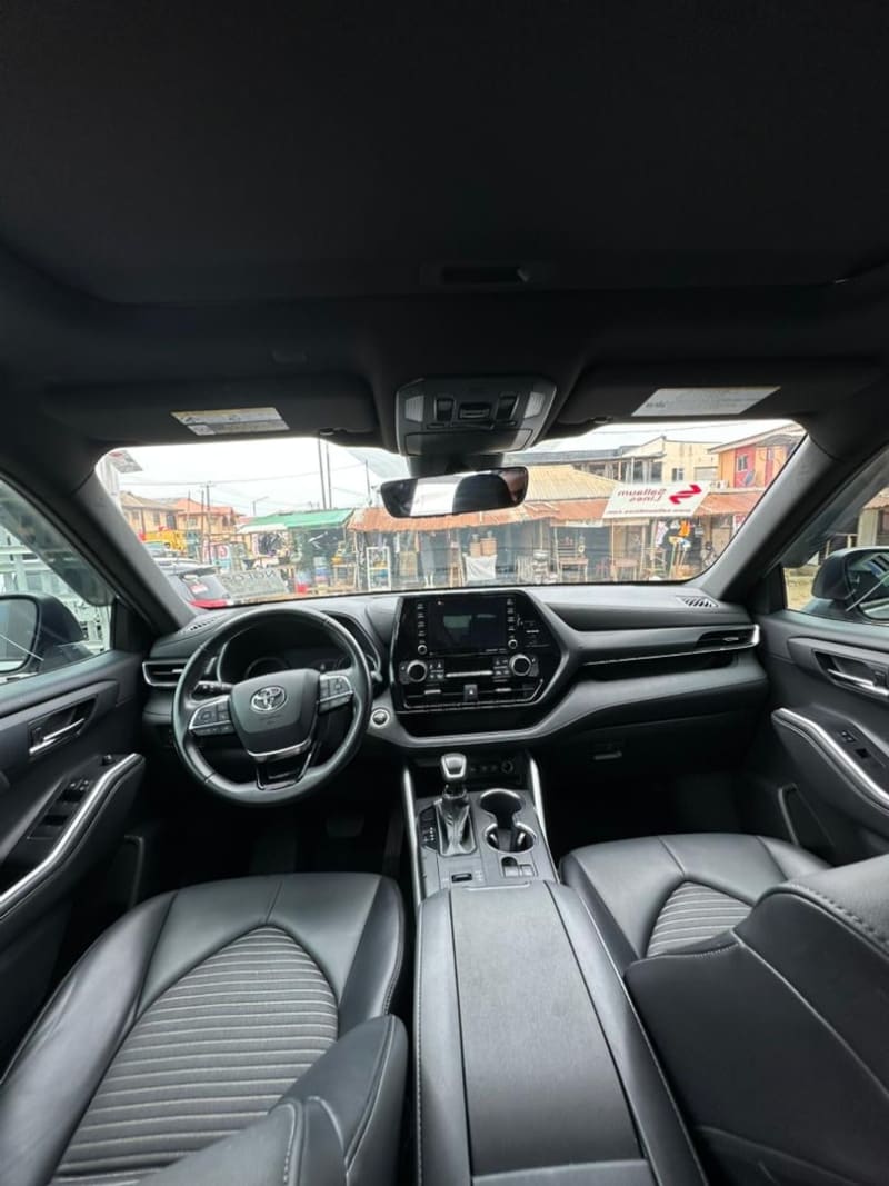 TOYOTA Grand Highlander Platinum Agege