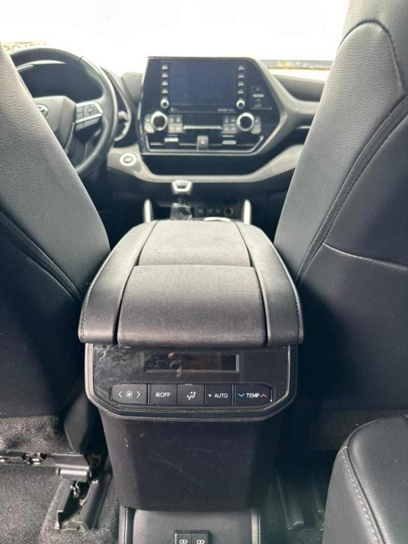 TOYOTA Grand Highlander Platinum Agege