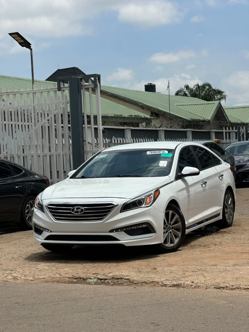 2016 HYUNDAI HYUNDAI Sonata 2.4 L L4