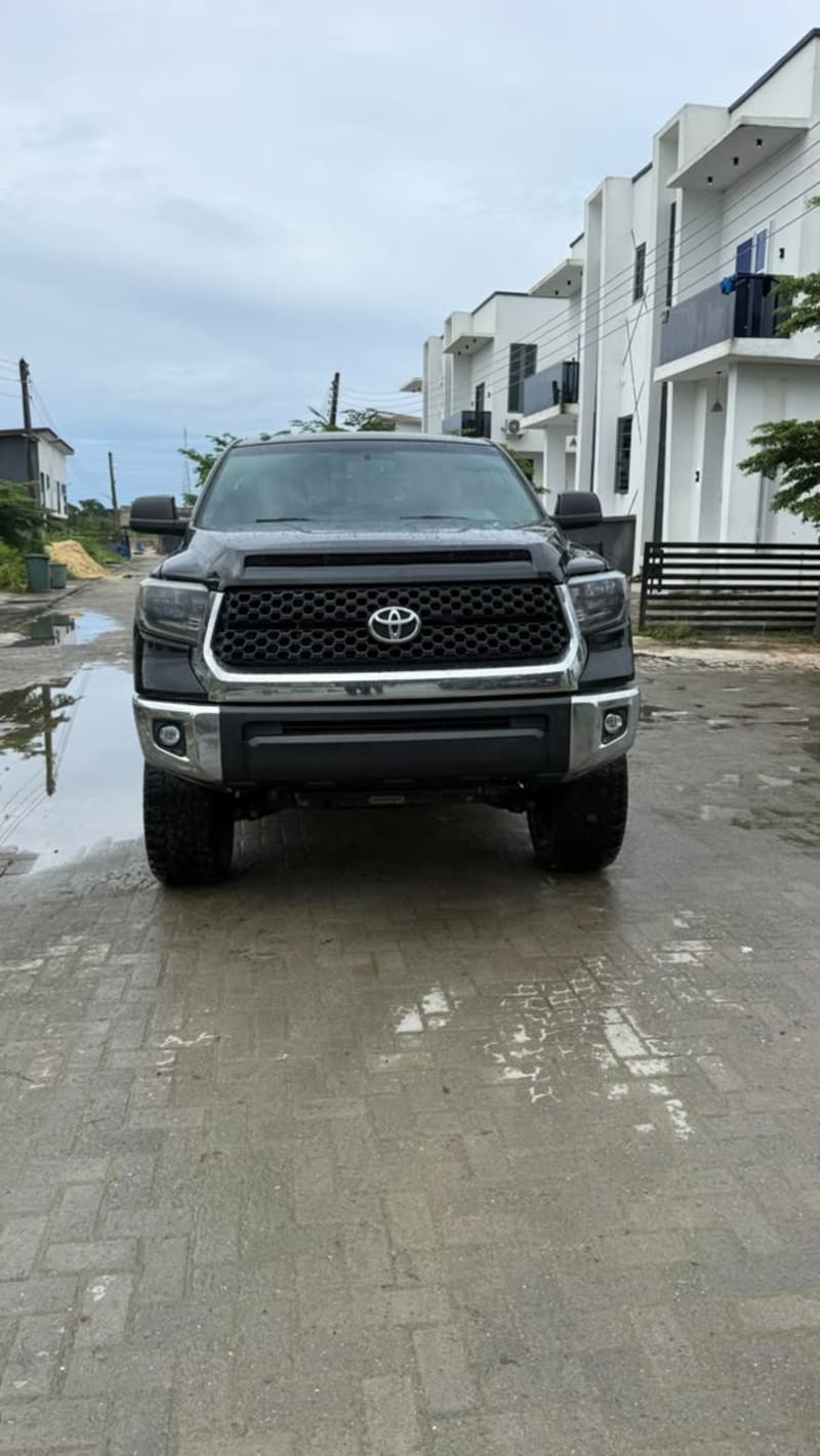 TOYOTA TOYOTA Tundra SR5 Eti Osa