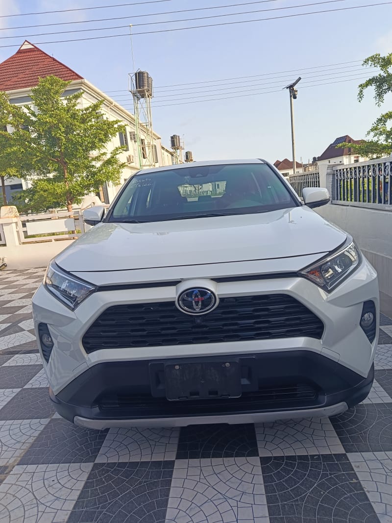 TOYOTA Toyota RAV4 XLE Premium Eti Osa