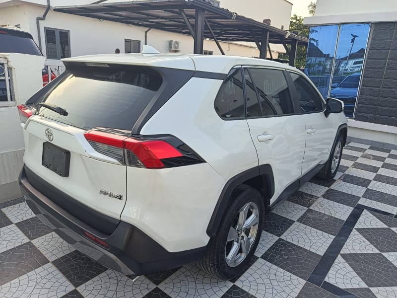 TOYOTA Toyota RAV4 XLE Premium Eti Osa