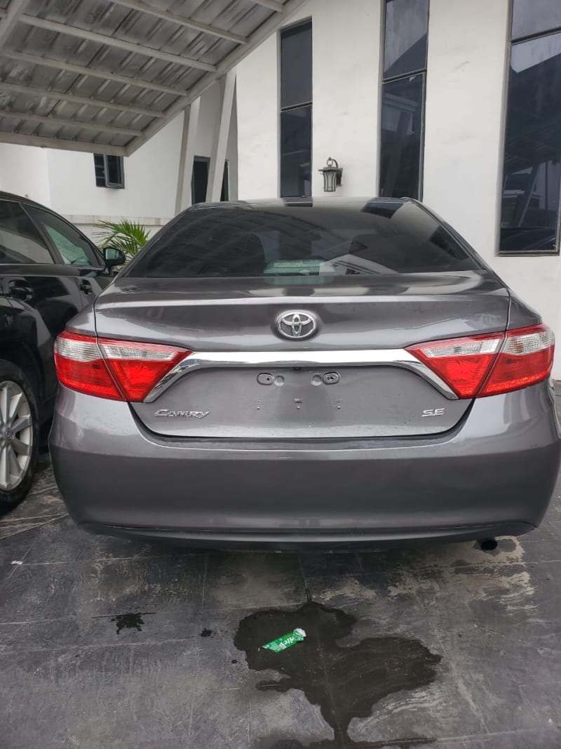 2016 TOYOTA TOYOTA Camry SE