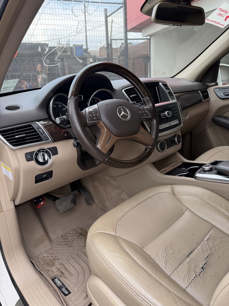 MERCEDES-BENZ MERCEDES-BENZ M-Class ML 350 BlueEFFICIENCY 4x4 AT Agege