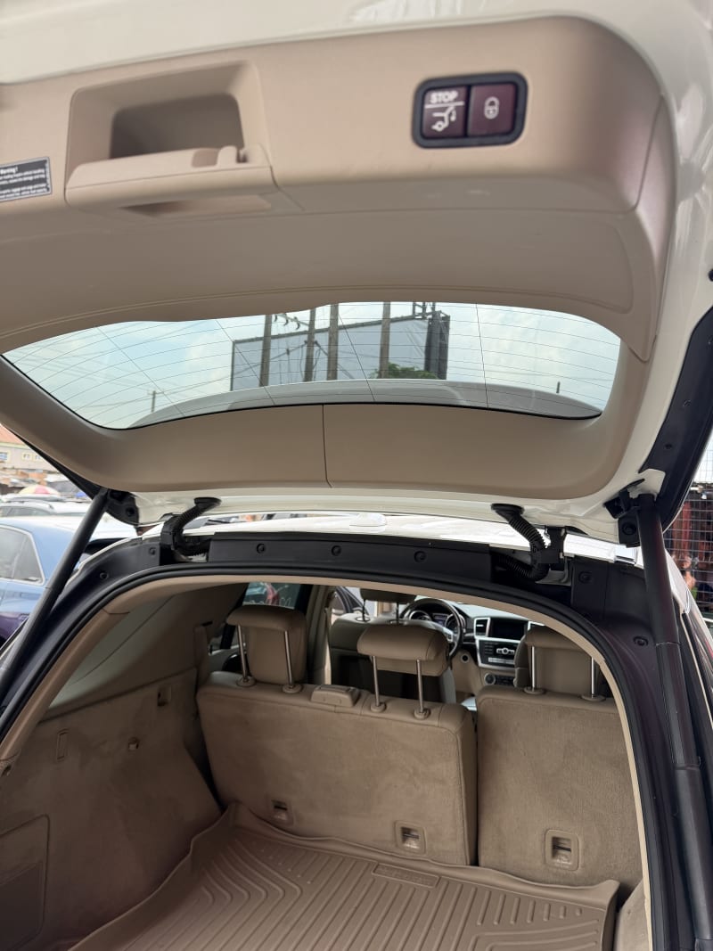 MERCEDES-BENZ MERCEDES-BENZ M-Class ML 350 BlueEFFICIENCY 4x4 AT Agege