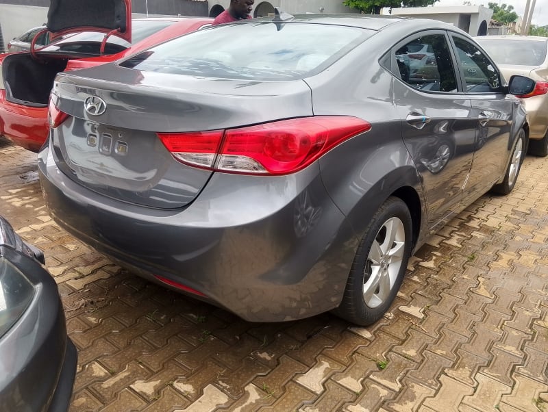 Hyundai Elantra Sedan Mid-level trim Kaduna South