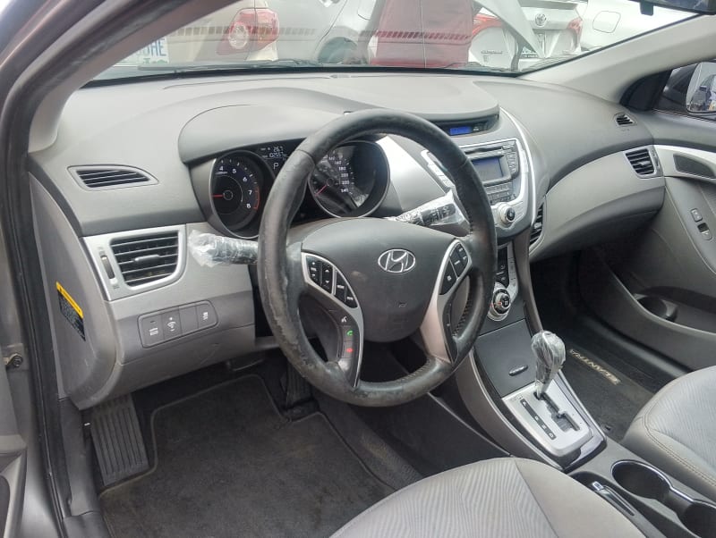 Hyundai Elantra Sedan Mid-level trim Kaduna South