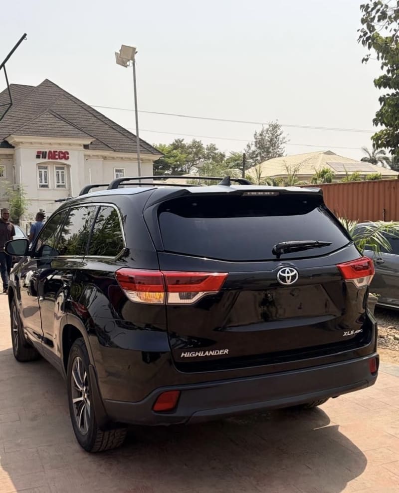 TOYOTA Toyota Highlander XLE Municipal Area Council