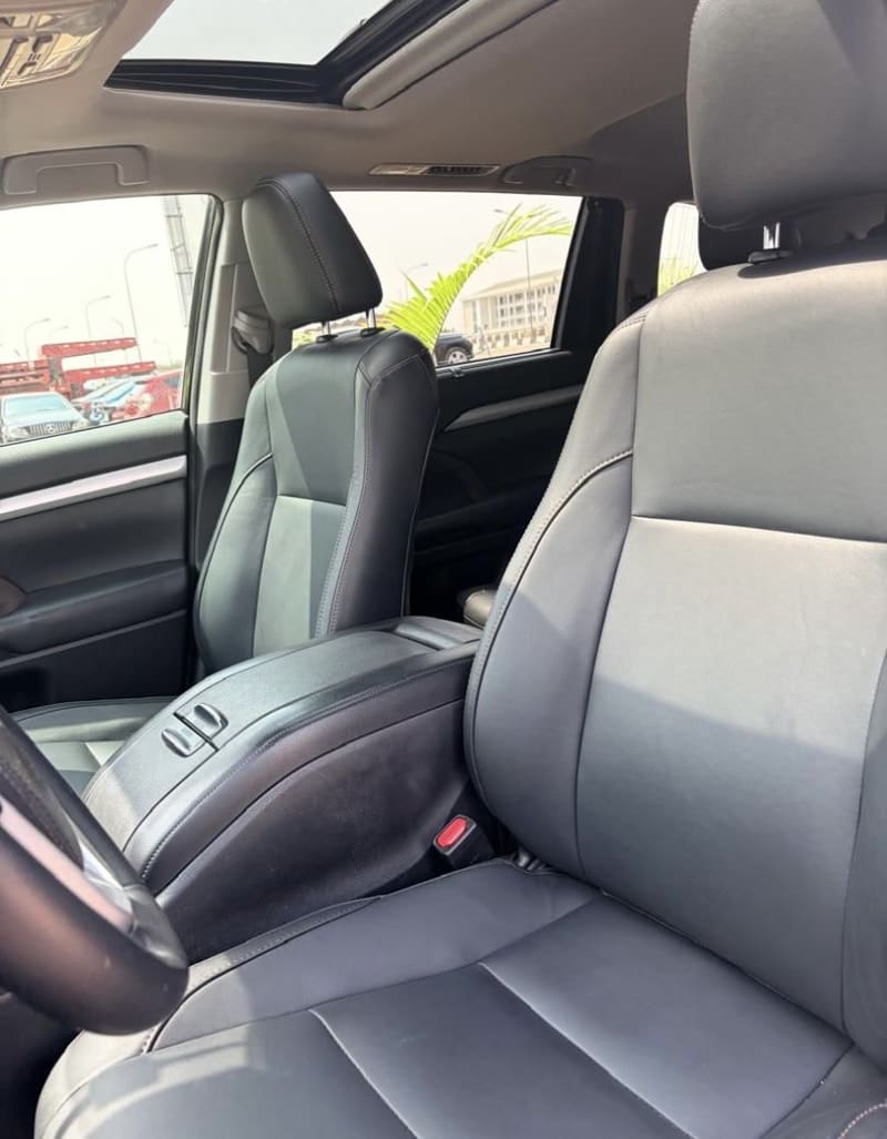 TOYOTA Toyota Highlander XLE Municipal Area Council