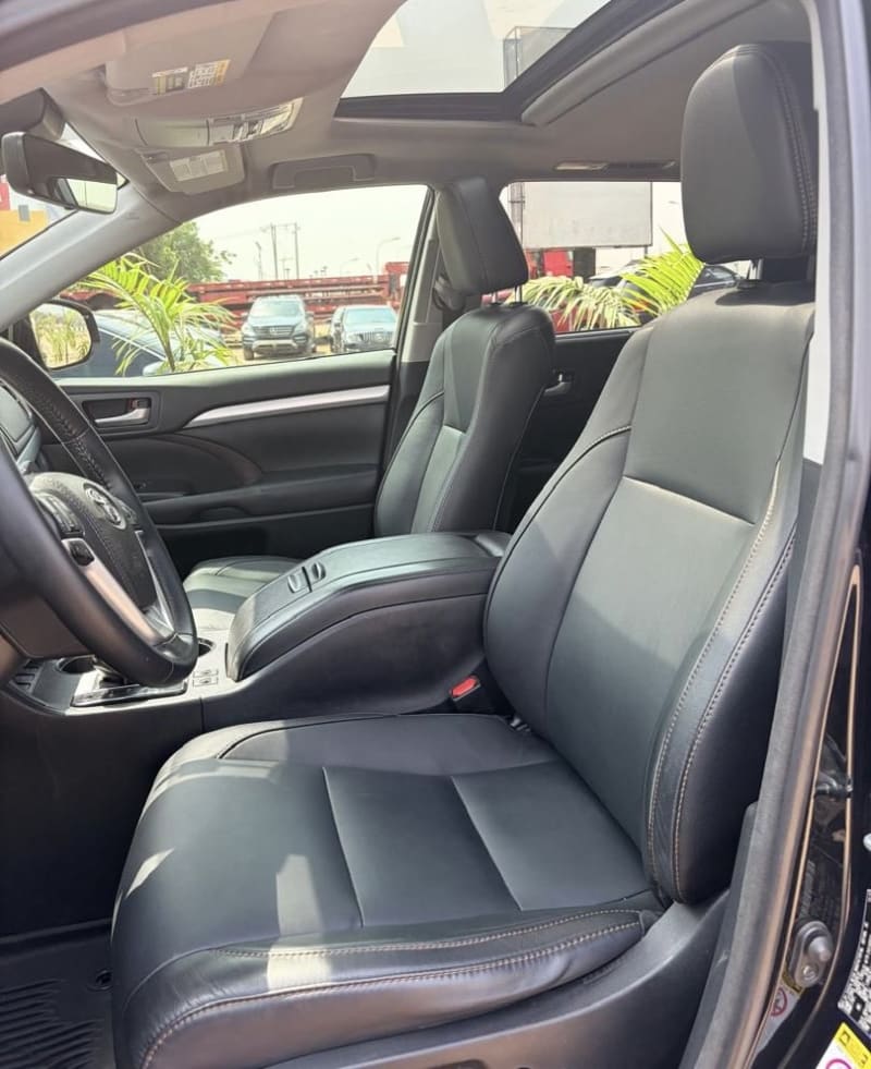 TOYOTA Toyota Highlander XLE Municipal Area Council