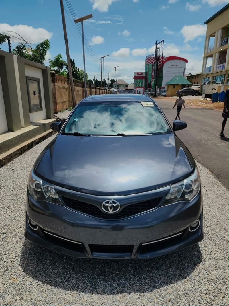2013 TOYOTA TOYOTA Camry SE