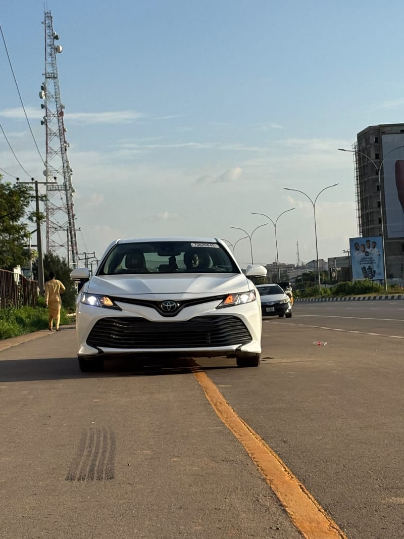 2019 TOYOTA TOYOTA Camry 2.5 L L4