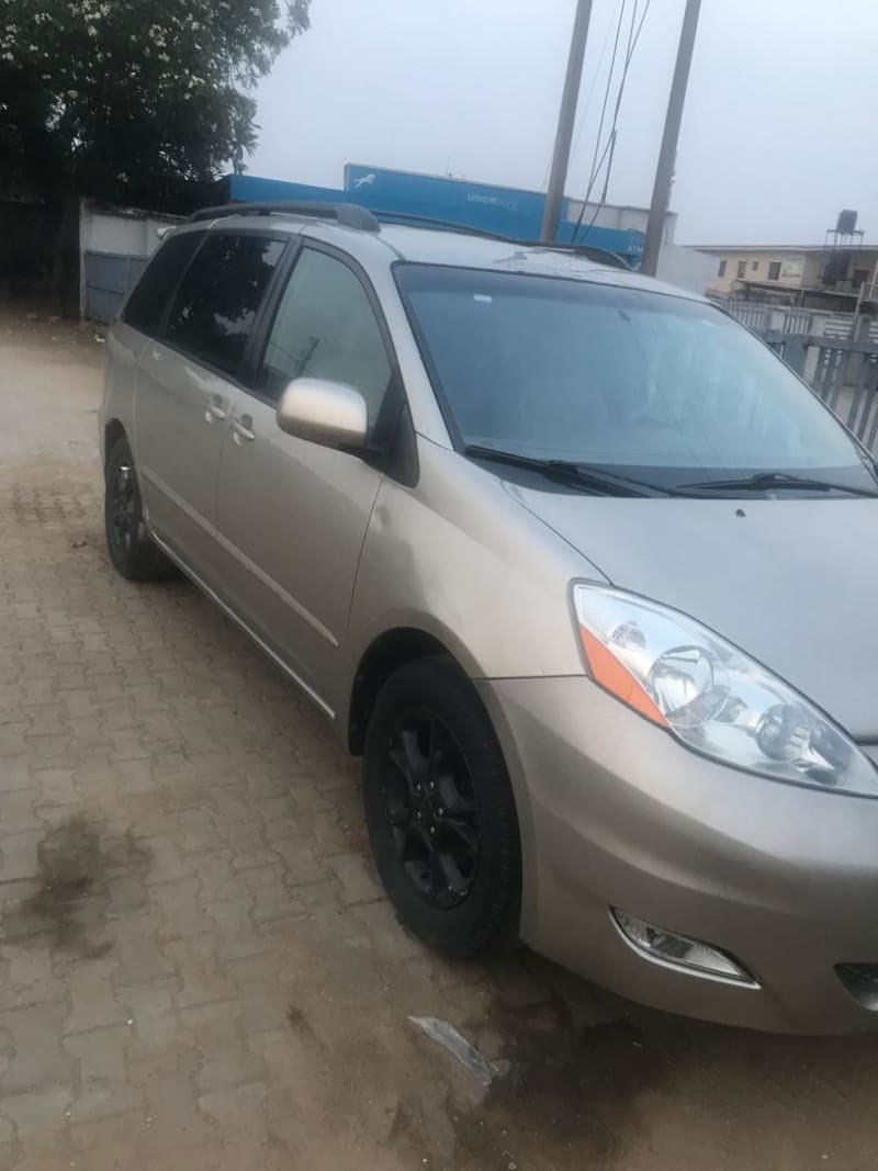 TOYOTA Sienna XLE Ikorodu