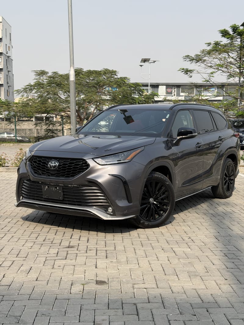 TOYOTA Highlander XSE Eti Osa