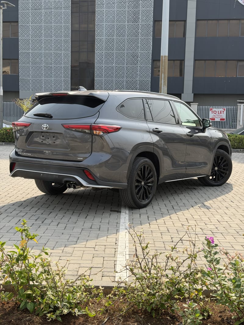 TOYOTA Highlander XSE Eti Osa