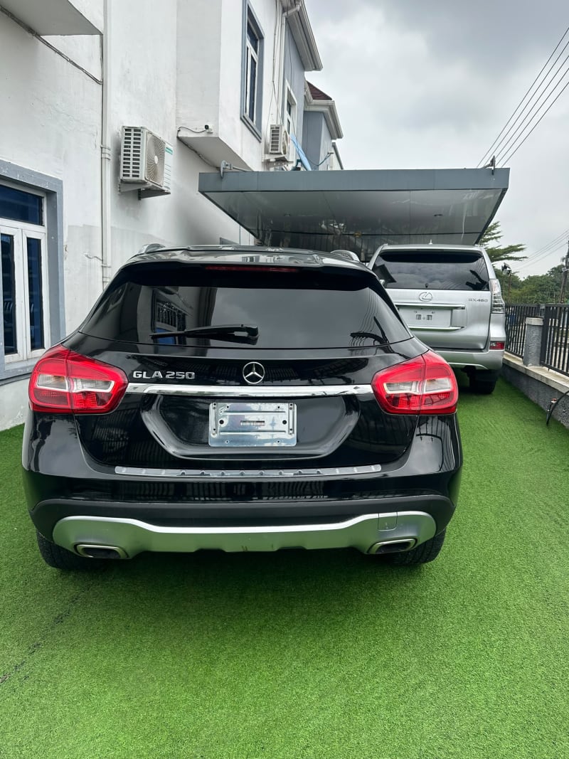 MERCEDES-BENZ AMG GLA 35 Eti Osa