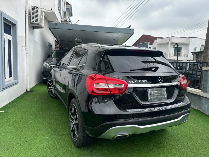 MERCEDES-BENZ AMG GLA 35 Eti Osa