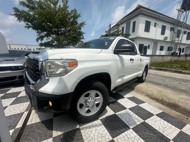 TOYOTA Tundra SR5 Eti Osa