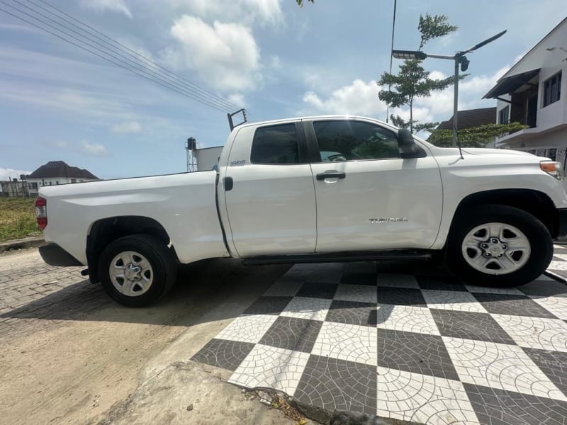 TOYOTA Tundra SR5 Eti Osa