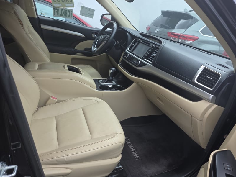 TOYOTA Highlander XLE Shomolu