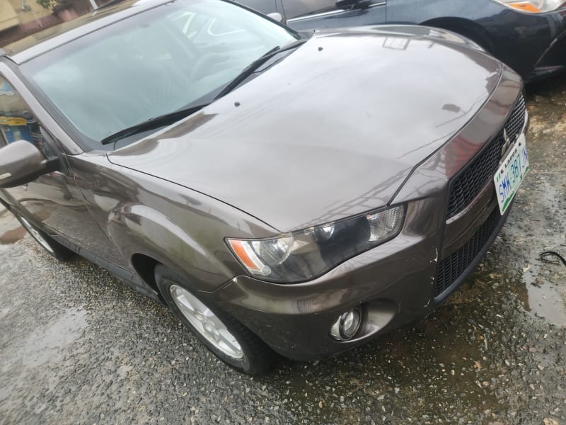 MITSUBISHI Outlander 2.5 Exceed AWD MY24 CVT Shomolu