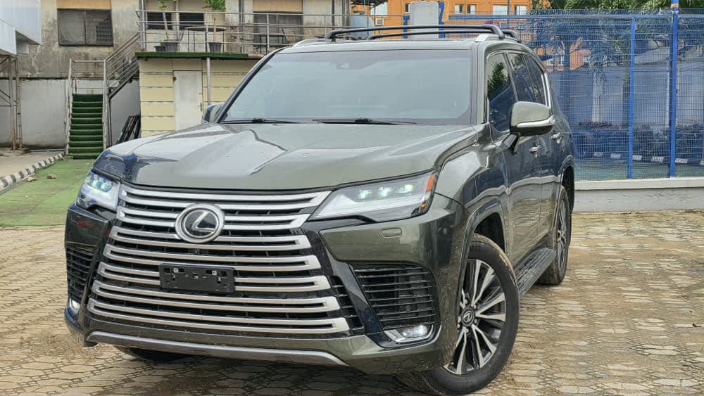 2025 Lexus LX600 Grandeur