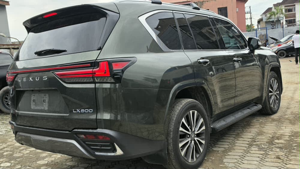 2025 Lexus LX600 Grandeur