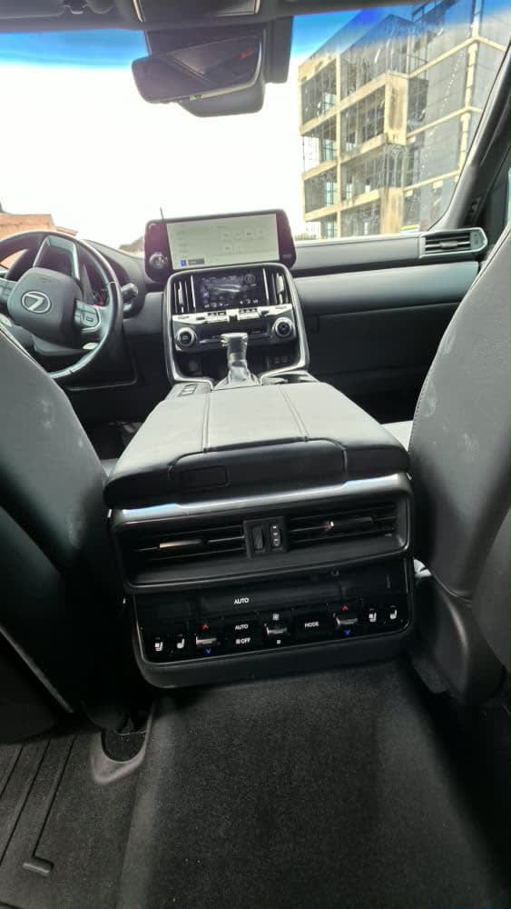 2025 Lexus LX600 Grandeur