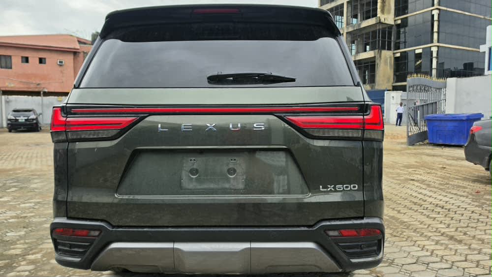 2025 Lexus LX600 Grandeur