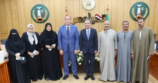 محافظ المنوفية يسلم 6 مواطنين منح العمرة المجانية بدعم من صندوق تحيا مصر