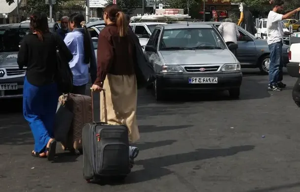 واشنطن توسع "النبذ الاقتصادي" لإيران بعقوبات على السيارات والسكك الحديدية
