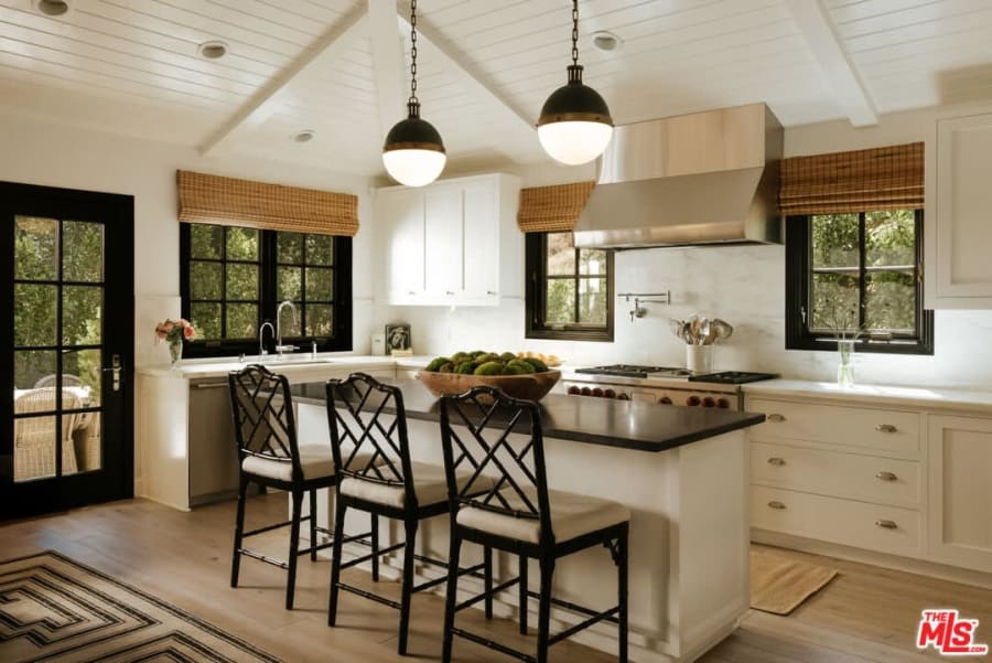 Kitchen with pendant lights and vaulted ceiling, 16822 Escalon Dr