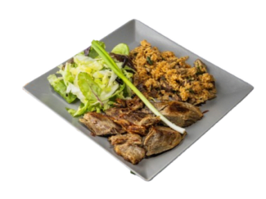 Agnello arrosto con riso e insalata verde