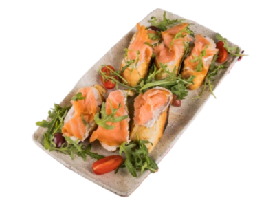 Bruschetta con salmone, pasta di olive e formaggio spalmabile