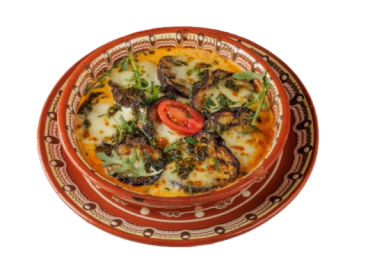 Melanzana al forno con salsa di pomodoro, mozzarella e pesto al basilico