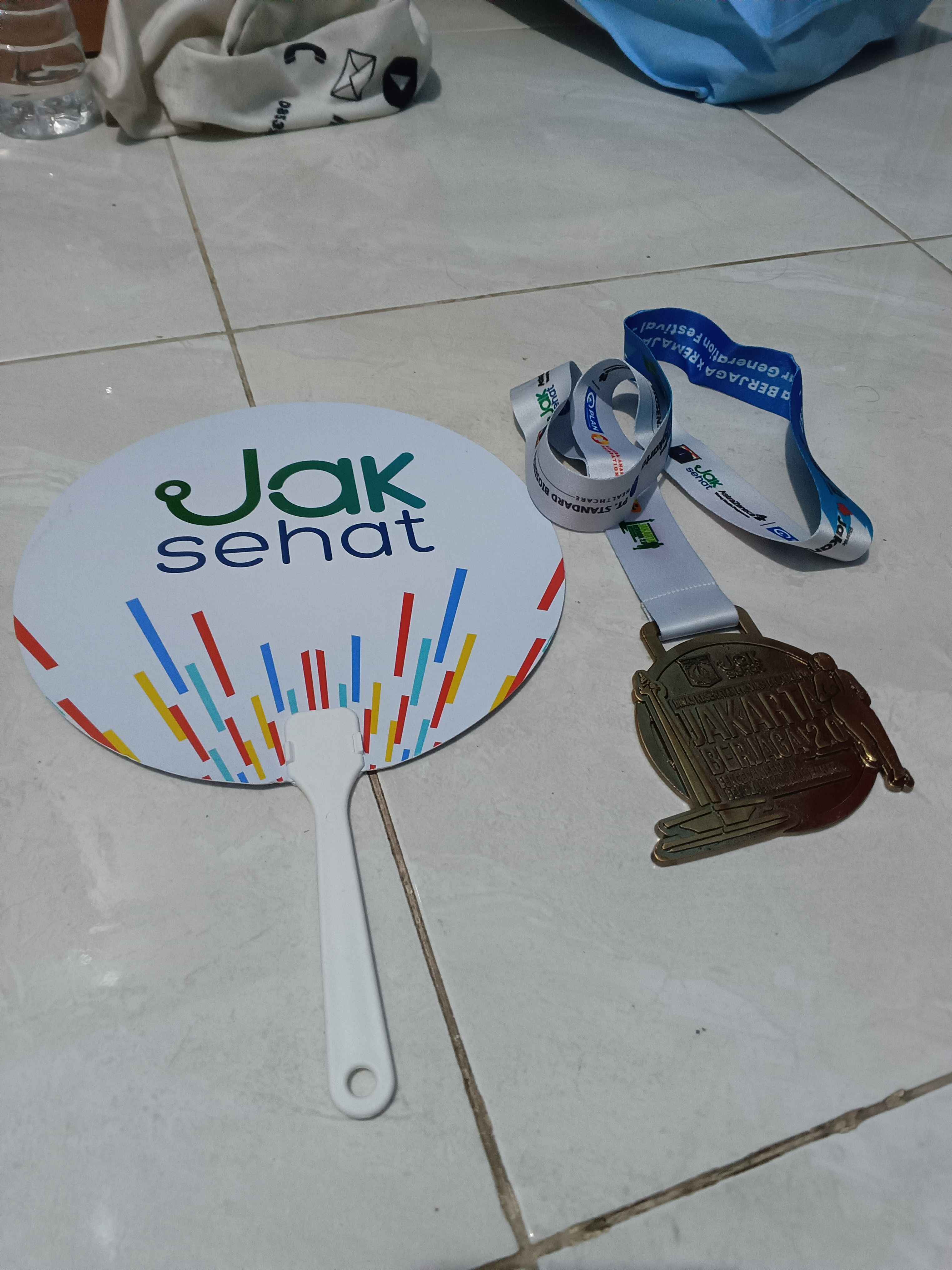 Medali dan Kipas