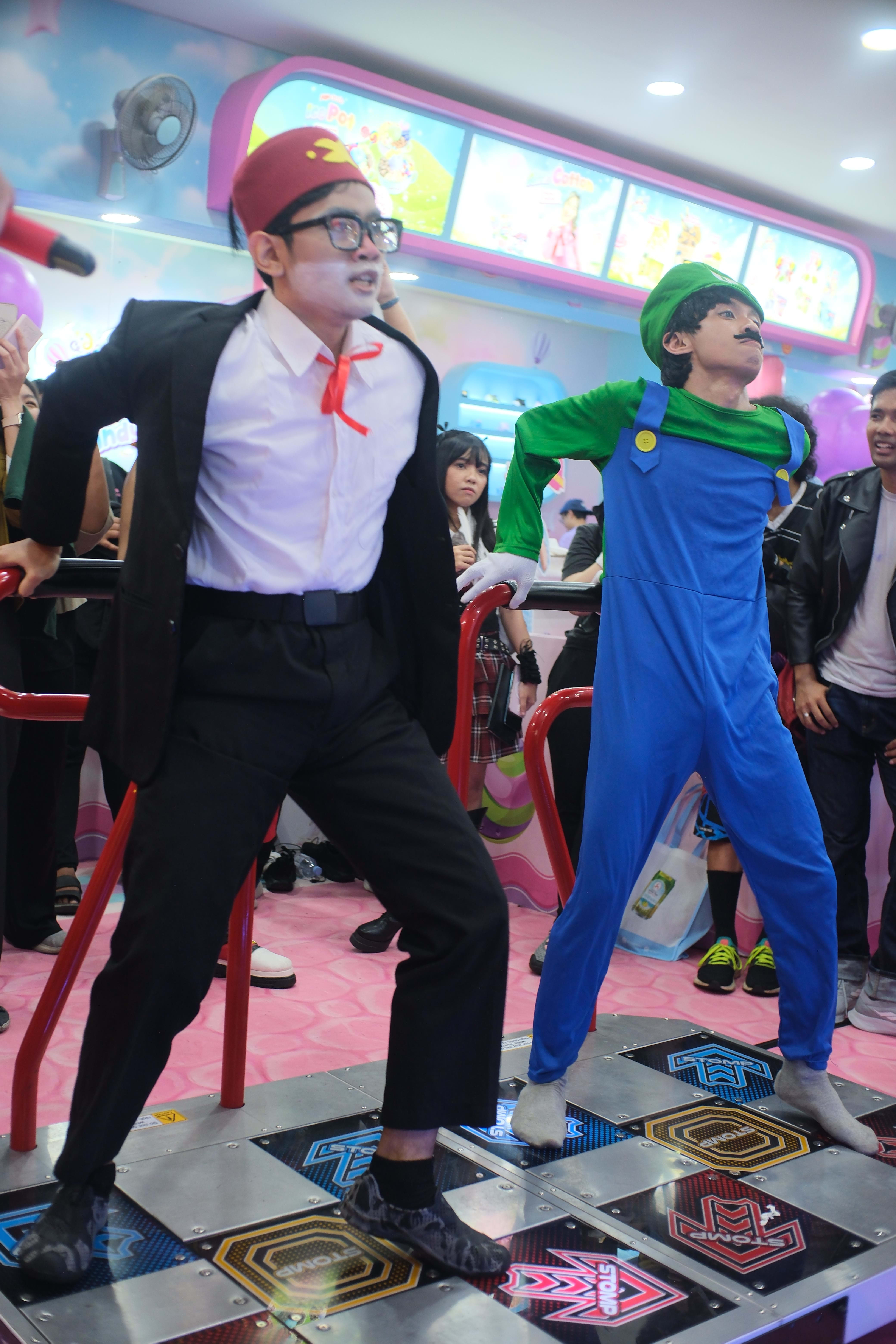 Playing Yo Say Fairy