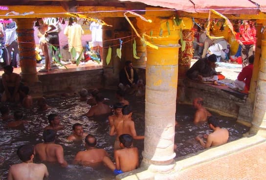 Tapt Kund hot water spring near Badrinath temple