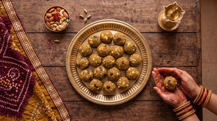 Gond Laddoo