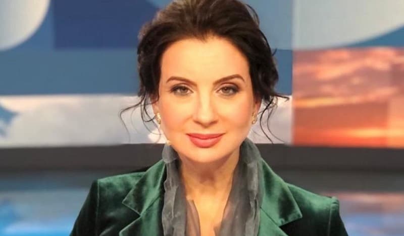 Телеведущая Екатерина Стриженова упала в прямом эфире