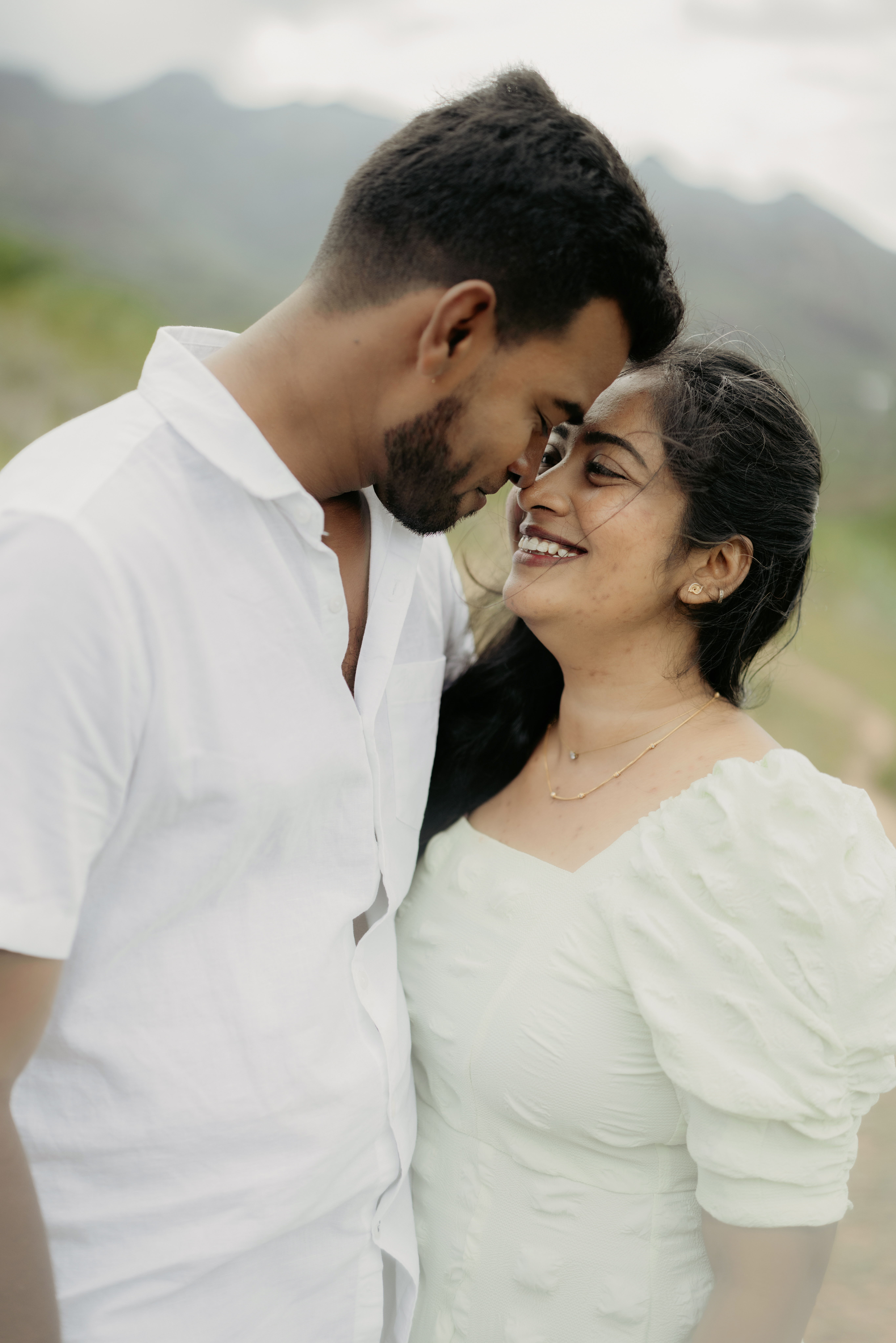 Pre wedding portrait of Akhil and Nivetha outdoors
