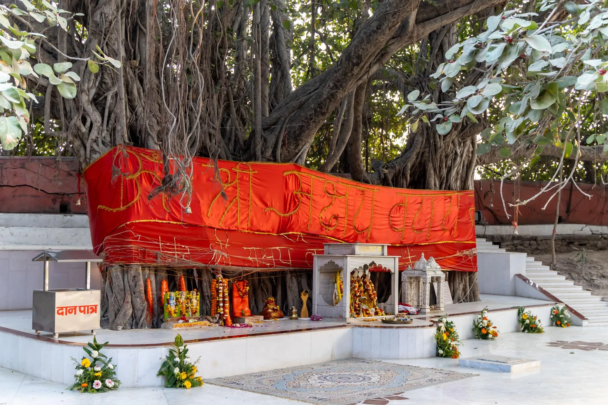 Sri Adi Vat Madhav Prayagraj - The first of the twelve Madhavs at the immortal Akshayavat