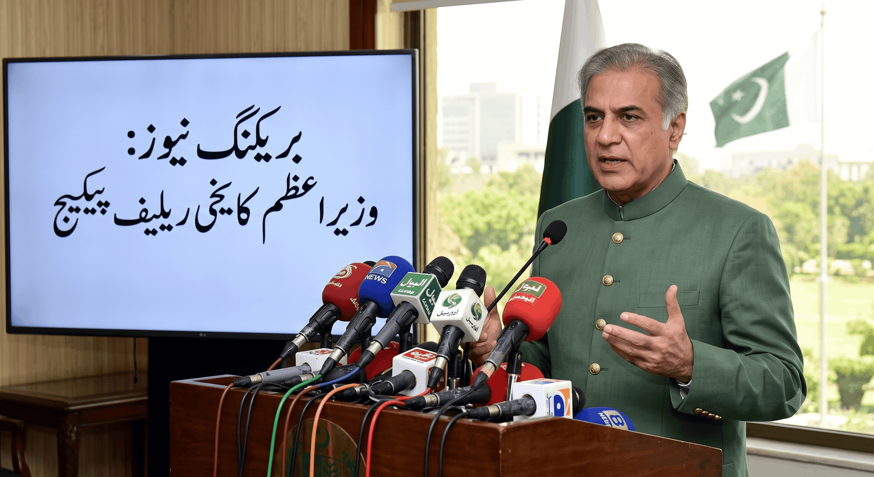 وزیراعظم کا عوام کے لیے بڑے ریلیف پیکیج اور پیٹرولیم مصنوعات کی قیمتوں میں کمی کا اعلان