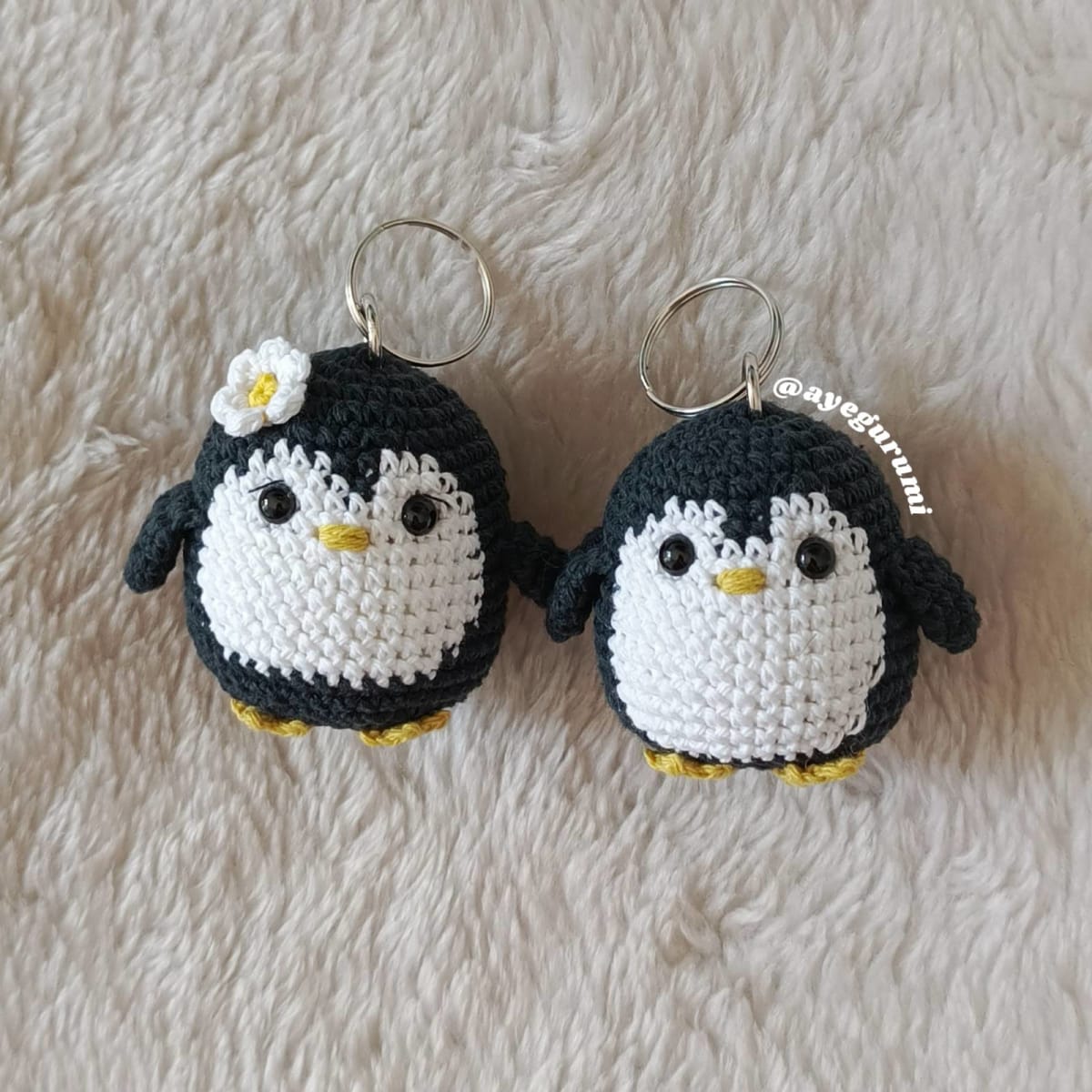 Pareja de pingüinos - Llavero Amigurumi — imagen 2